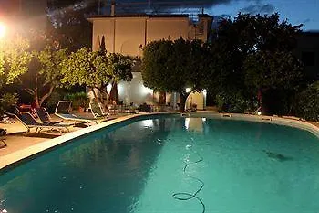 Sorrento 3* מטה