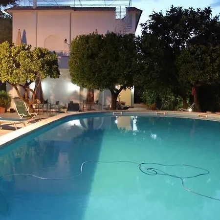 Sorrento מלון 3*